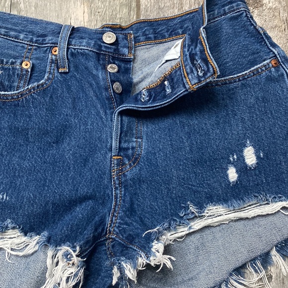 LEVI'S® 501® Original Cutoff Shorts 27 - Picture 6 of 9